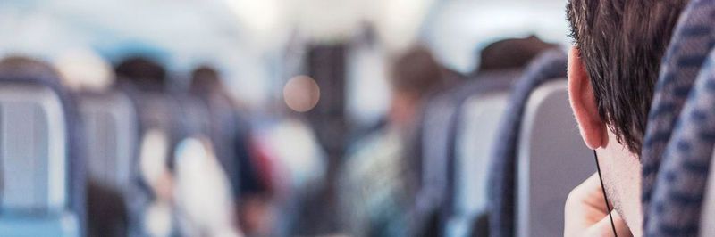 Lichtfunk in 40.000 Fuß Höhe: Das Unternehmen aeroLiFi präsentierte auf der Aircraft Interiors Expo 2019 in Hamburg ein Multimedia-LiFi-Netzwerk für die Flugzeugkabine.