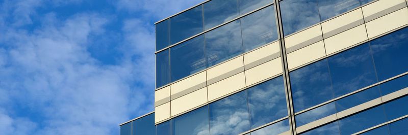 Mit steigender Digitalisierung ergeben sich für Firmen zwar viele positive Effekte, aber auch neue Gefahren und Risiken, die es bei Umstellung auf eine Cloud-Software zu beachten gilt.