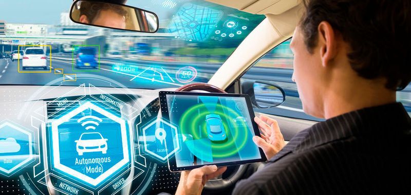 Vorteil Vernetzung: Mit ihrer Umgebung kommunizierende Fahrzeuge sollen die Sicherheit für alle Verkehrsteilnehmer erhöhen.
