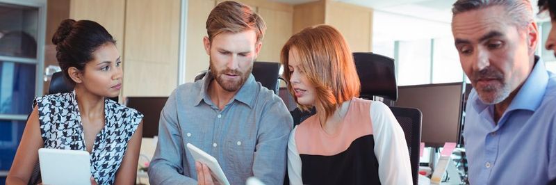 Bei „Students teach Professionals“ lernen berufstätige Ingenieure von Studierenden die Grundlagen der Künstlichen Intelligenz.