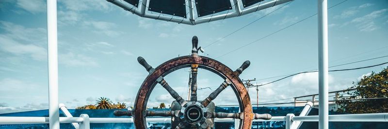 In stürmischen Zeiten müssen Unternehmen vorausschauend, konsequent und gleichzeitig flexibel agieren. Wie das gelingt, zeigen vier Erfolgsfaktoren.