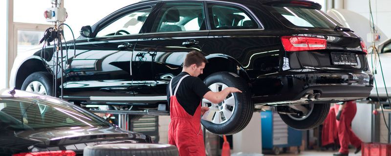 Räderwechsel-Saison bedeutet in den meisten Werkstätten Hochbetrieb. Einige Kfz-Betriebe gehen allerdings davon aus, dass sich das finanziell nicht lohnen wird.