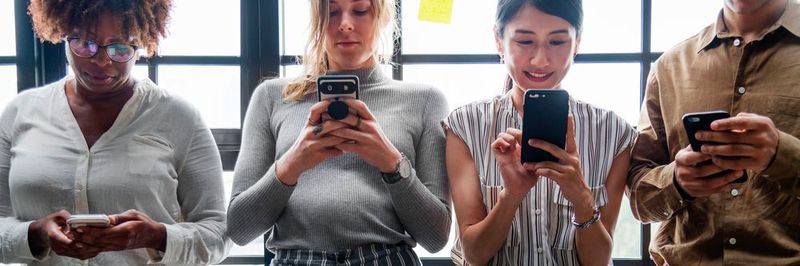 Für die jüngere Generation bringt die Digitalisierung vor allem positive Aspekte mit sich.