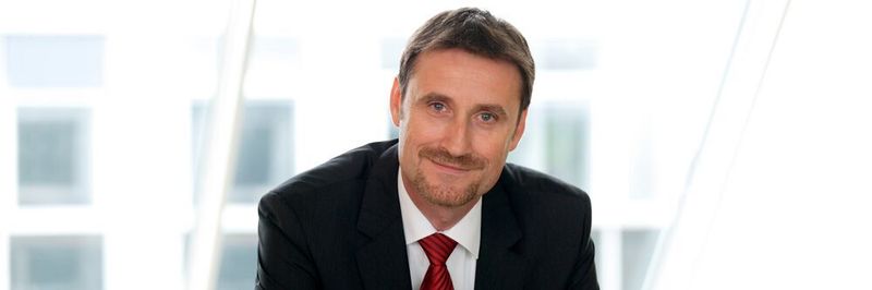 Kai Grunwitz, Senior Vice President EMEA bei NTT Security: „Auf dem Weg zur vollständigen Umsetzung der Society 5.0 sind zwar noch etliche Hürden zu überwinden, aber die Weiterentwicklung der Industrie 4.0 zu einem Gesellschaftsmodell, das den Menschen in den Mittelpunkt stellt, wird unumgänglich sein.“