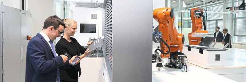 In München realisieren Porsche-Tochter MHP, Kuka und Rückversicherer Munich Re die Smart Factory as a Service.