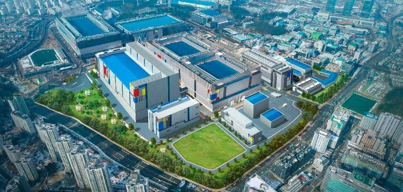 Renderdarstellung der geplanten Erweiterung zu Samsungs EUV-Fertigungsanlage im südkoreanischen Hwaseong. Der Halbleiterfertiger gab bekannt, ab sofort Aufträge für die Halbleiterfertigung im 5nm-Prozess mit EUV-Litografie entgegenzunehmen.