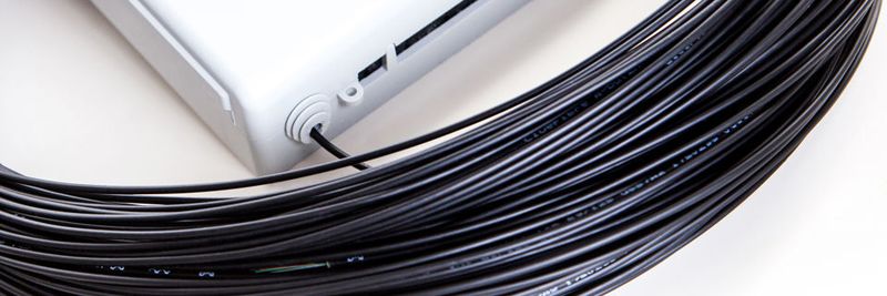 Ein APL mit einseitig vorkonfektioniertem Kabel für F2X.