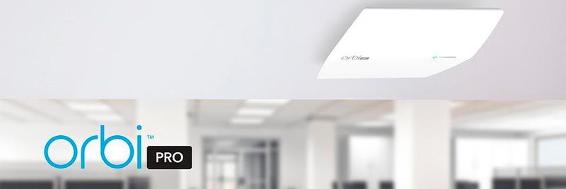 Der Netgear Orbi Pro Deckensatellit (SRC60) vergrößert die Reichweite eines bestehenden Orbi-Pro-WLANs.