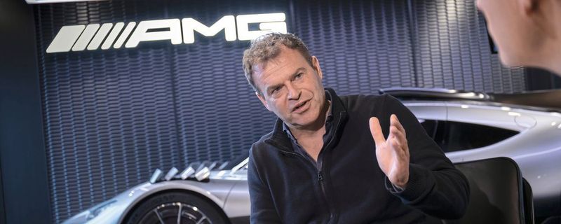 Tobias Moers, 52, ist seit Oktober 2013 Vorsitzender der Geschäftsführung der Mercedes-AMG GmbH. Seit 2002 verantwortete er als Entwicklungsleiter Gesamtfahrzeug die Produktentstehung sämtlicher AMG-Baureihen.