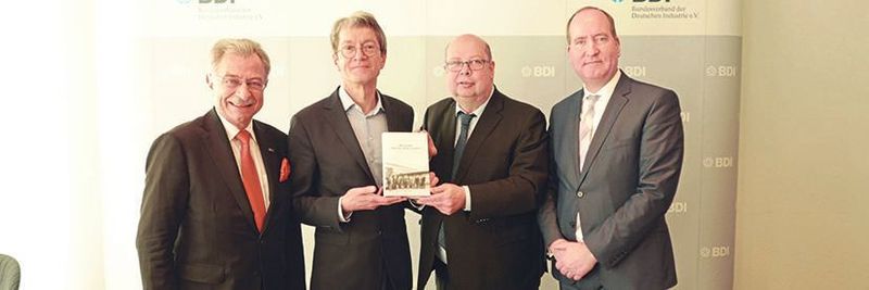 BDI-Präsident Prof. Dieter Kempf, Prof. Christopher Kopper, Prof. Johannes Bähr und BDI-Hauptgeschäftsführer Dr. Joachim Lang (v.l.) in Berlin.