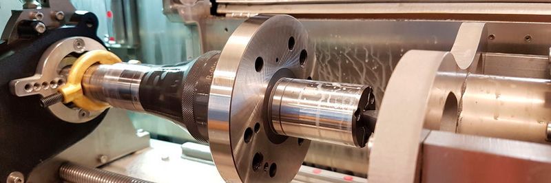 Innenraum der Omnia G-300: Trotz geringer Grösse können Werkstücke mit einem Durchmesser von bis zu 200 mm und einer Länge von 300 mm bearbeitet werden.