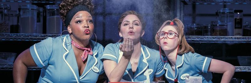 Die perfekte Illusion: Automatisierungssysteme und Schauspieler hauchen Theaterrequisiten Leben ein, wie bei dem Stück „Waitress“.