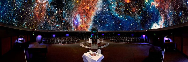 In der Kuppel des betriebsältesten Planetariums der Welt – am 18. Juli 1926 eröffenete in Jena das Zeiss-Planetarium.