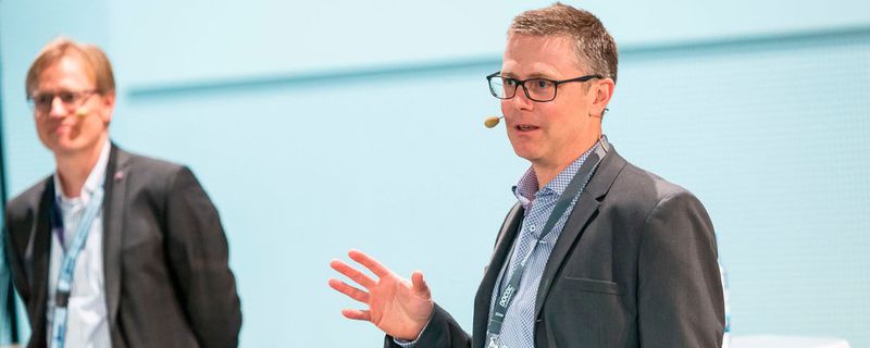 Thomas Müller (r.), Head of Business Development Automotive, Division Europe beim Stahlhersteller SSAB, stellte auf dem Leichtbau-Gipfel Stahlsorten speziell für die Automobilindustrie vor.