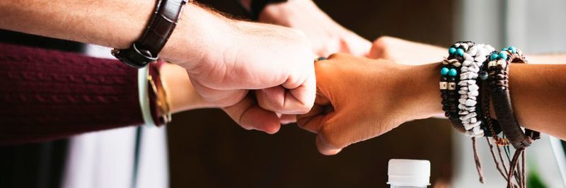 Mit den richtigen Kennzahlen, dem Einsatz innovativer Technologie und integrierenden Maßnahmen wird es möglich, dass Marketing und Vertrieb zusammen arbeiten.