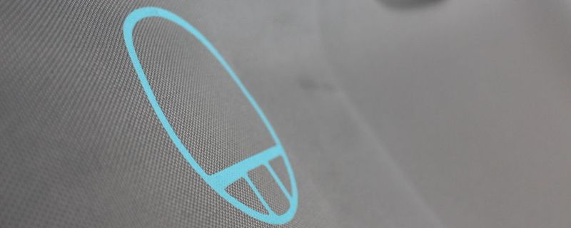 Schalter im Textil: Geht es nach dem Textilzulieferer Rökona, sollen sich im Auto der Zukunft Fenster, Spiegel und Beleuchtung über textile Oberflächen steuern lassen.