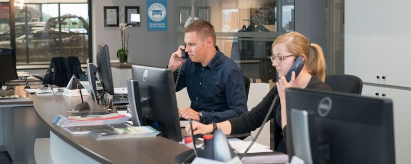 Etwas über die Hälfte der Autofahrer erhält regelmäßig Informatoinen von der Werkstatt. Allerdings auch nur, wenn er zur Stammkundschaft zählt.