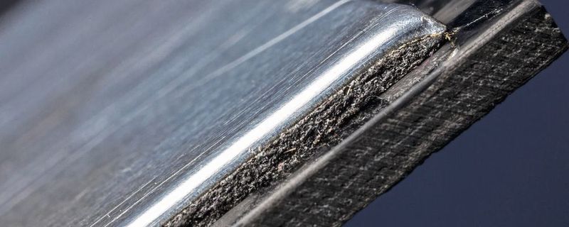 Der Enlighten Award zeichnet innovativen Leichtbau im Automobil aus. Sika Automotive gewann im Jahr 2018 mit einem ultraleichtgewichtigen „Constrained Layer“-Materialverbund für Körperschalldämpfung.