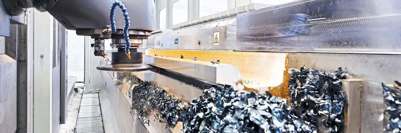 Beim Rillenfräsen werden an diesen Gleiselementen bis zu 35 mm Material mit einem Drehmoment von bis zu 1750 Nm in einem einzigen Span abgetragen.