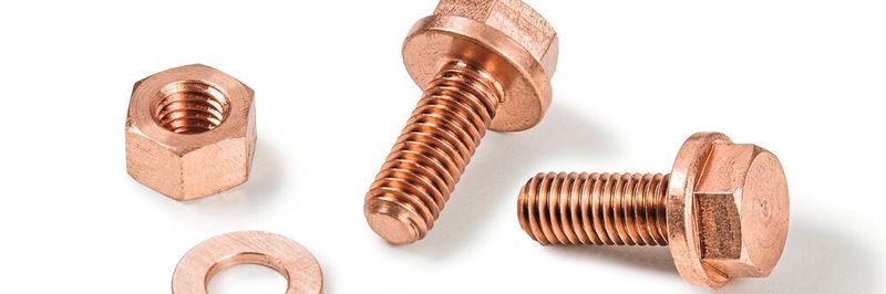 Mit Verbindungselementen aus Isa-Con 450 lassen sich der elektrische Widerstand und damit die Wärmeentwicklung im System reduzieren. Zusätzlich kann unerwünschte Wärme besser abgeführt werden.