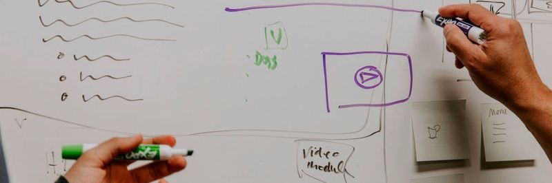Ein probater Weg der Prototypen-Entwicklung ist das problemorientierte und Brainstorm-behaftete Design Thinking.