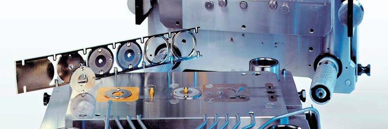 Fineblanking requires an elaborate and well thought-out tool construction, with which the best results can then be achieved.