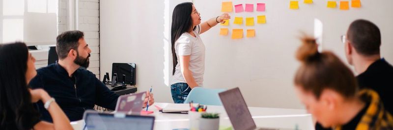 Teamwork kann durch gezielte Maßnahmen den Anforderungen der modernen Arbeitswelt gerecht werden.