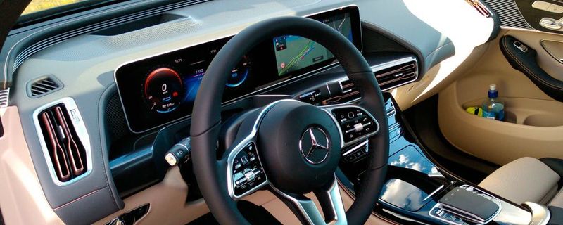 Mercedes hat das Elektro-SUV EQC vorgestellt. Neben dem elektrischen Antrieb steht vor allem die Vernetzung im Mittelpunkt.