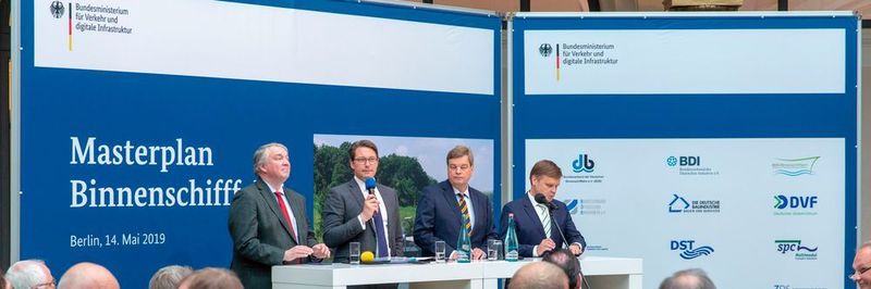 Das Bundesministerium für Verkehr und digitale Infrastruktur stellt den Masterplan Binnenschifffahrt vor.