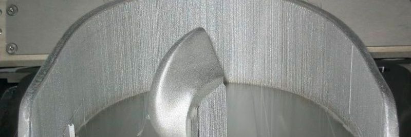 The finished bumper with horn. After the printing process certain "support structures" usually have to be removed, as you can see very good on the example of the horn. As a rule, these supports can simply be broken away.