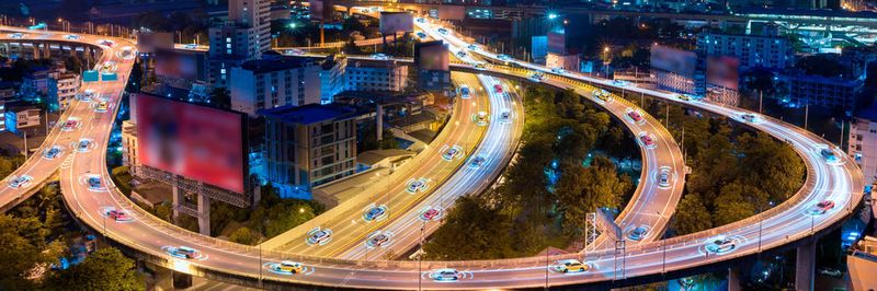 Intelligente und individuell angepasste Routenführung mit Live-Daten aus der Smart City können helfen, den Verkehr in der Stadt zu entlasten.