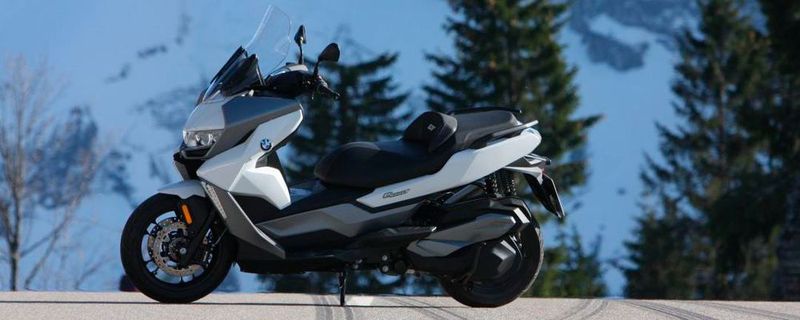 Mit 25 kW/34 PS bei 7.500 Kurbelwellenumdrehungen und einem Drehmomentmaximum von 35 Nm steht der Single bestens im Futter.