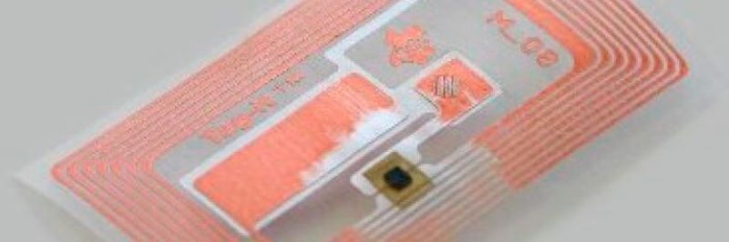 Mit Funketiketten werden Werkzeuge und Bauteile automatisch identifiziert.