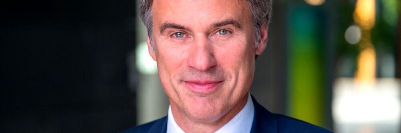 Achim Berg, Bitkom: "Werden kritische Bauteile oder Software-Module nicht mehr geliefert, kann dies einen kompletten Produktions- oder Wartungsprozess zum Erliegen bringen, Unternehmen existentiell gefährden und im Extremfall ganze Volkswirtschaften ins Straucheln bringen."
