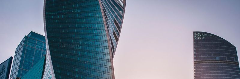 Unternehmen bauen vernetzte Produkte, Anlagen und Maschinen und bieten erste digitale Services an – diese Schritte stellen jedoch nur die erste Grundlage zum erfolgreichen Geschäftsmodell dar.