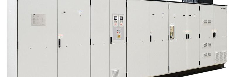 Der Mittelspannungsfrequenzumrichter ACS6080 ist mit der prädiktive Pulsmusterregelung (Model Predictive Pulse Pattern Control oder MP3C) ausgestattet.
