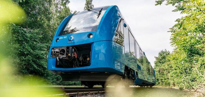 Die Nutzungszeit der Brennstoffzellenzüge ist auf mindestens 25 Jahre ausgelegt, denn so lange läuft der Vertrag zwischen RMV, Bahnhersteller und Infraserv.