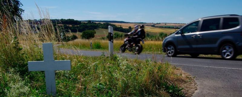 Im ersten Quatal 2019 blieb die Zahl der Verkehrstoten in Deutschland im Vergleich zum Vorjahreszeitraum auf nahezu unverändertem Niveau.
