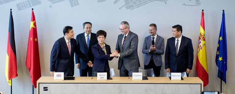 Mit dem Markteintritt von Seat und einem Smart-City-Projekt will VW seine Aktivitäten in China stärken. Eine entsprechende Vereinbarung wurde jetzt unterzeichnet.