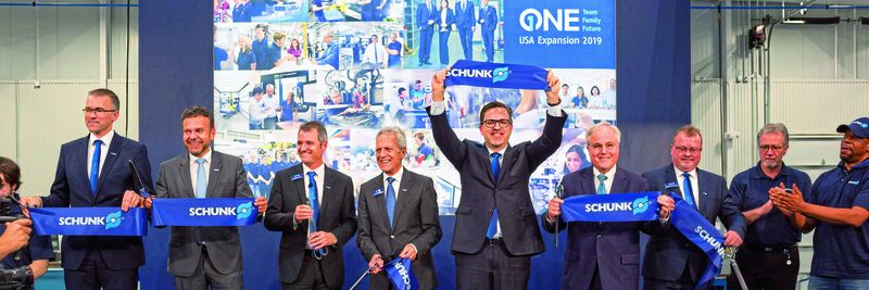 One Team – One Family – One Future: Mit einem Festakt hat Schunk Anfang Mai den Neubau am Standort Morrisville eröffnet. Zusammen mit den Neubauten in Brackenheim-Hausen und Mengen wird Schunk bis Mitte 2020 insgesamt 85 Mio. Euro in seine Standorte investieren.