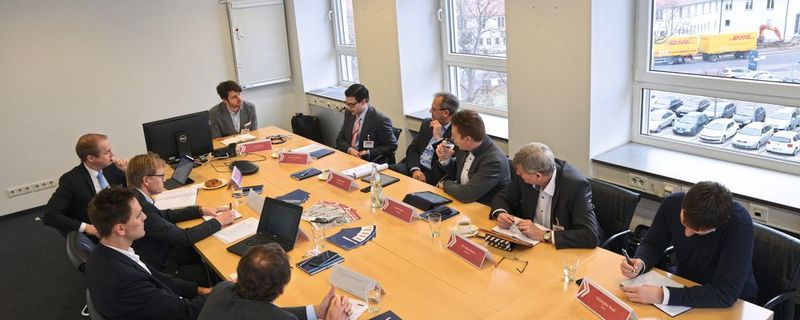 Wo steht die Industrie bei der digitalen Fertigung und welche Schritte sind notwendig? Beim Round-Table-Gespräch „Smart Factory“ diskutierten hochkarätige Unternehmensvertreter über die Entwicklung.