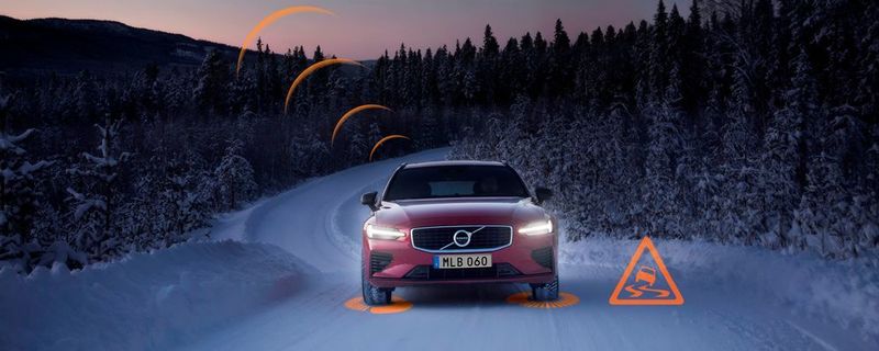 Demonstration des Assistenzsystems "Slippery Road Alert" im Volvo V60.
