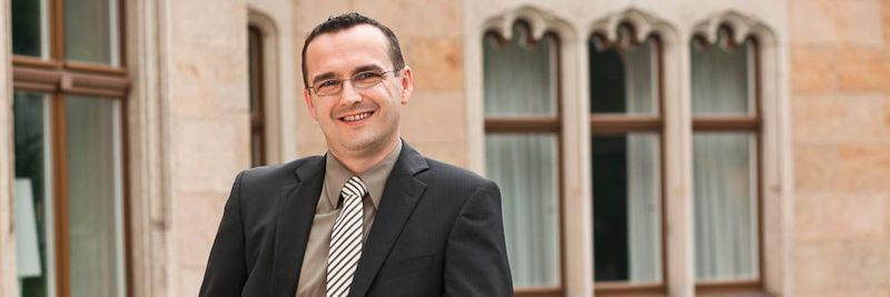 Stefan Ehrlich, Vorstandsvorsitzender von SQL Projekt: „5G macht im Fertigungsumfeld vor allem Sinn, wo noch keine Kabel- oder WLAN-basierte Vernetzung vorhanden ist. Grundsätzlich gilt eine echte Verkabelung aber immer noch als die sicherste Variante für den Datenaustausch, aber auch als die aufwändigste und unflexibelste.“