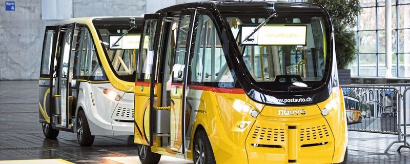 Die französischen Start-ups Navya (Bild) oder Easymile stellen elektrifizierte und automatisierte Shuttles her. Wenn es nach Stadtplanern geht, sollen solche Fahrzeuge bald den Verkehr entlasten und Personen von A nach B befördern.