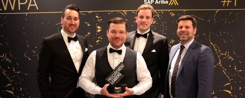 Die Scoutbee-Gründer auf dem Procurement Technology Award in London.