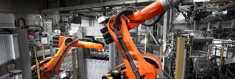 Applikations- bzw. Anlagen-Lösungen erleichtern das Handling flüssiger Metalle bzw. extrem schwerer Bauteile