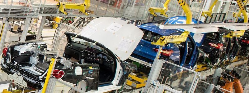 „Im Produktionsbereich gibt es sehr viele Arten von Optimierungsproblemen, die den „Travelling Salesman“ im Hintergrund haben.“ Bernhard Pflugfelder, Experte für Natural Language Processing, Maschinelles Lernen und Künstliche Intelligenz bei BMW.