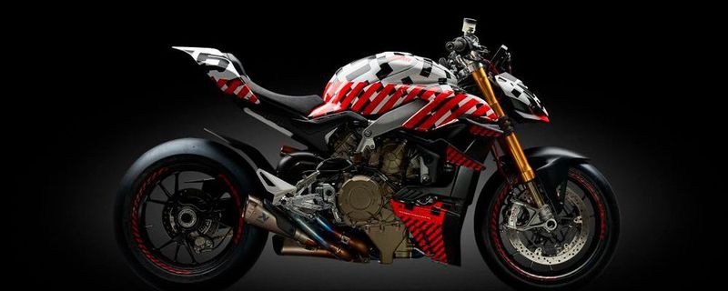 Die vom Ducati Design Center entwickelte und beim Rennen eingesetzte „Pixel-Optik” hebt die Formen des Newcomers bewusst hervor.