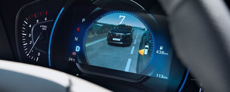 Der Hyundai Santa Fe erhält als zweites Fahrzeug der Marke einem Monitor für den Totwinkelassistenten.