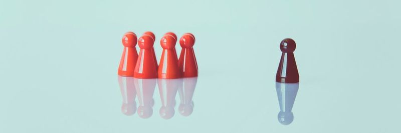 Negative Buyer-Personas, auch Anti-Personas genannt, sind das Gegenteil der klassischen positiven Buyer-Personas und stellen die Personen dar, die man nicht gerne als Kunden hat.